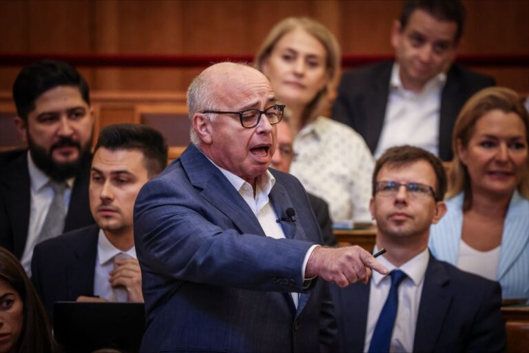 Bojkottálta a fideszes frakció a parlamenti szavazást, miközben megválasztották az új államfőt